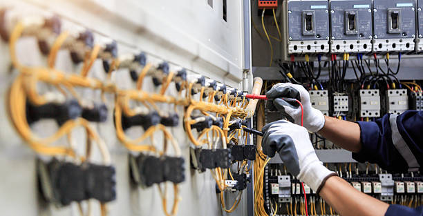 Professional Electrician technician working in Northbrook, OH